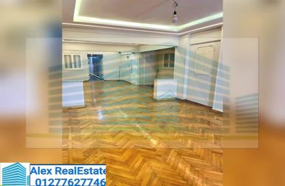 Apartment - 4 Bedrooms - 2 Bathrooms for rent in Khalil Mutran St. - Saba Basha - Hay Sharq - Alexandria