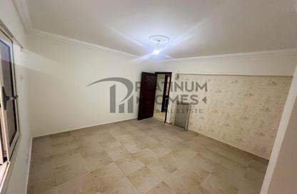 Apartment - 3 Bedrooms - 2 Bathrooms for sale in Al Nasr St. - Smouha - Hay Sharq - Alexandria