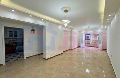 Apartment - 3 Bedrooms - 1 Bathroom for sale in Kaaed Asrab Al Behar St. - Miami - Hay Awal El Montazah - Alexandria