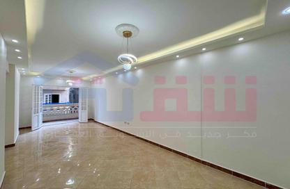 Apartment - 3 Bedrooms - 1 Bathroom for sale in Kaaed Asrab Al Behar St. - Miami - Hay Awal El Montazah - Alexandria