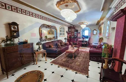 شقة - 5 غرف نوم - 3 حمامات للبيع في شارع فاروق عبد الوهاب - سيدي بشر - حي اول المنتزة - الاسكندرية