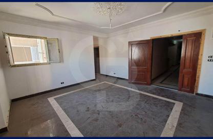 Apartment - 3 Bedrooms - 2 Bathrooms for sale in Mostafa Fahmy St. - Glim - Hay Sharq - Alexandria