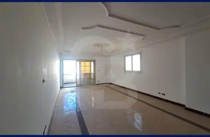 Apartment - 3 Bedrooms - 2 Bathrooms for sale in Mostafa Fahmy St. - Glim - Hay Sharq - Alexandria