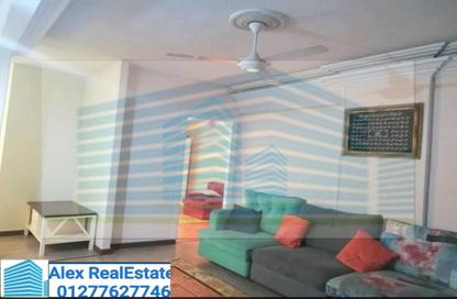 Apartment - 3 Bedrooms - 1 Bathroom for rent in Abdel Salam Aref St. - Laurent - Hay Sharq - Alexandria