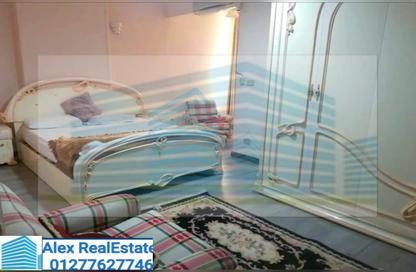 Apartment - 3 Bedrooms - 1 Bathroom for rent in Abdel Salam Aref St. - Laurent - Hay Sharq - Alexandria