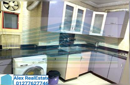 Apartment - 3 Bedrooms - 2 Bathrooms for rent in Al Geish Road - Cleopatra - Hay Sharq - Alexandria