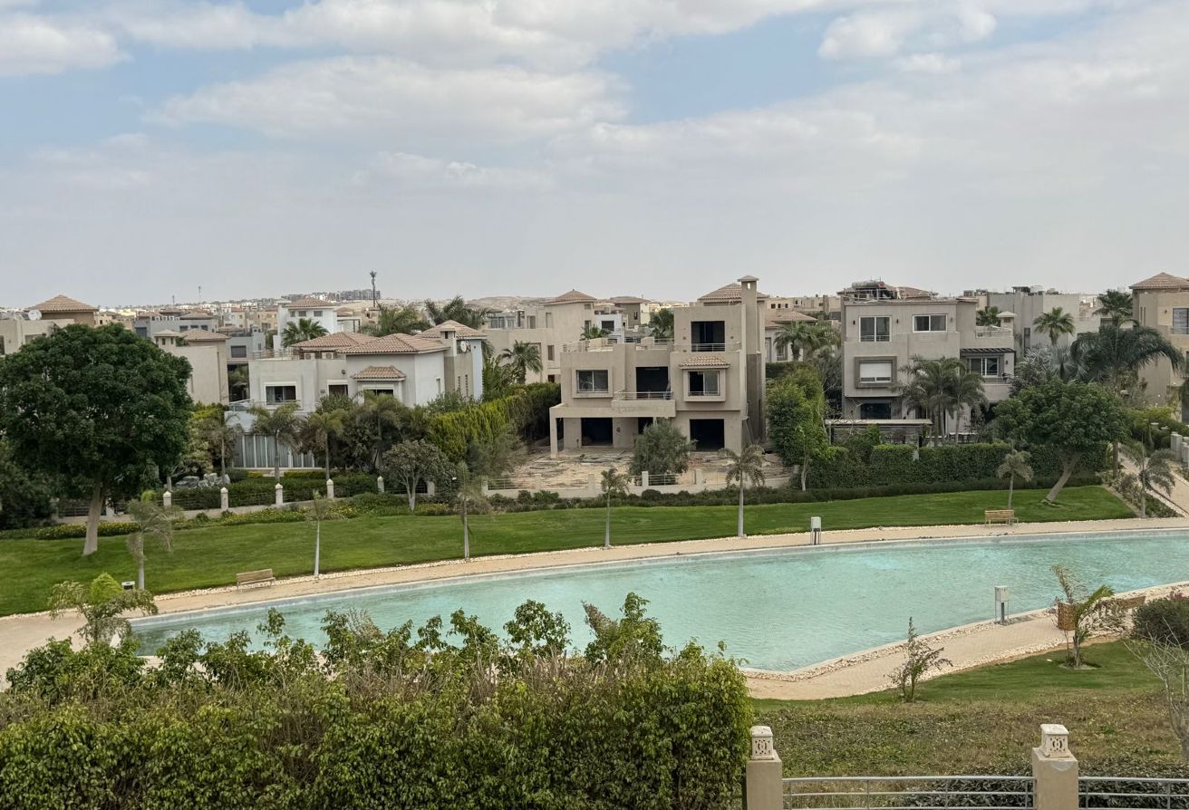 فيلا فاخرة في جولف إكستنشن - بالمطبخ و التكيفات . 