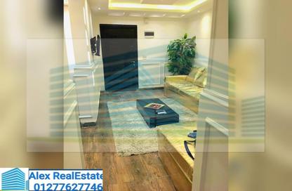 Apartment - 2 Bedrooms - 1 Bathroom for rent in Kafr Abdo St. - Kafr Abdo - Roushdy - Hay Sharq - Alexandria