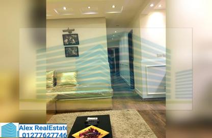 Apartment - 2 Bedrooms - 1 Bathroom for rent in Kafr Abdo St. - Kafr Abdo - Roushdy - Hay Sharq - Alexandria