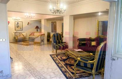 شقة - 3 غرف نوم - 2 حمامات للبيع في شارع الطيار احمد أبو السعود - بولكلي - حي شرق - الاسكندرية