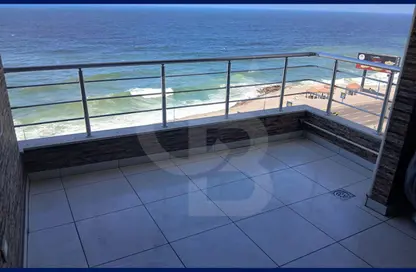 شقة - 3 غرف نوم - 2 حمامات للبيع في طريق الجيش - كامب شيزار - حي وسط - الاسكندرية