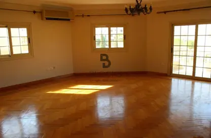 شقة - 3 غرف نوم - 2 حمامات للايجار في شارع 13 - الحي الثالث عشر - الشيخ زايد - الجيزة