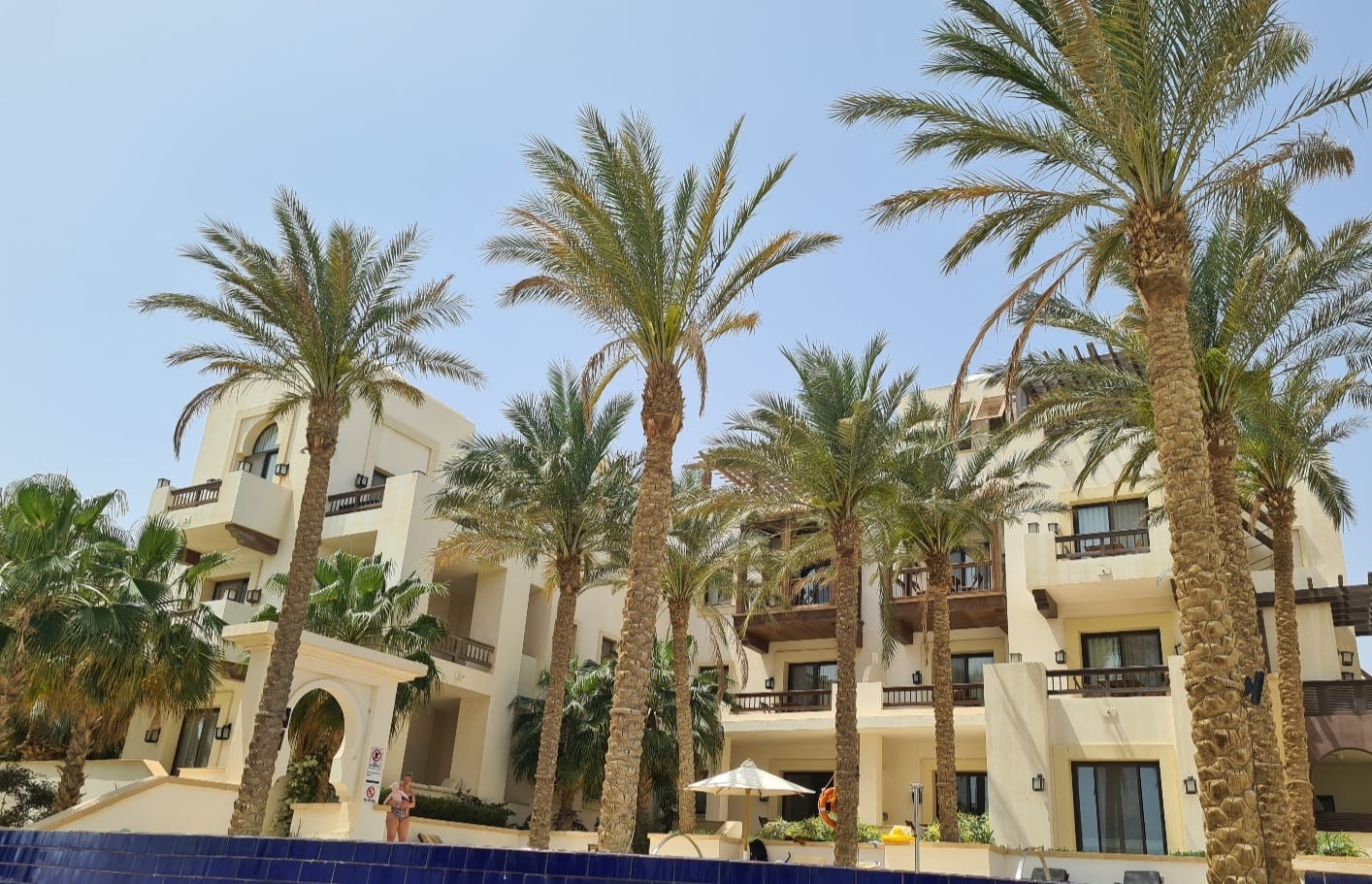 Rental 1BR Ground In AncientSands Directly On Pool thumbnail