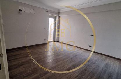 Apartment - 4 Bedrooms - 3 Bathrooms for sale in Mohamed Fawzy Moaz St. - Smouha - Hay Sharq - Alexandria