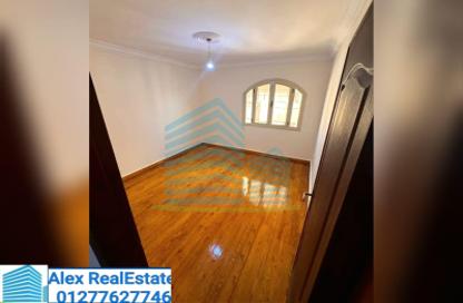 Apartment - 3 Bedrooms - 3 Bathrooms for rent in Kafr Abdo St. - Kafr Abdo - Roushdy - Hay Sharq - Alexandria