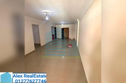 Apartment - 3 Bedrooms - 3 Bathrooms for rent in Kafr Abdo St. - Kafr Abdo - Roushdy - Hay Sharq - Alexandria