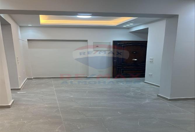 8065031 - Property Image 2