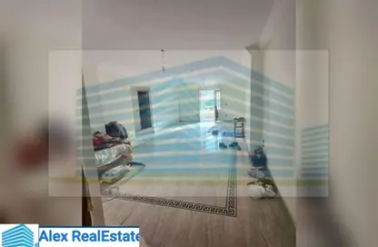 شقة - 3 غرف نوم - 3 حمامات للايجار في شارع قصر الصفا - زيزينيا - حي شرق - الاسكندرية