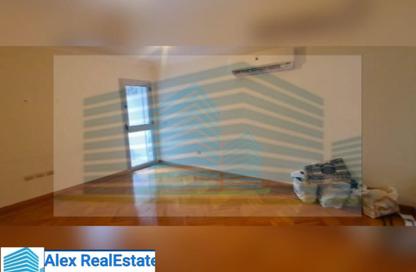 Apartment - 3 Bedrooms - 3 Bathrooms for rent in Mostafa Abou Heif St. - Saba Basha - Hay Sharq - Alexandria