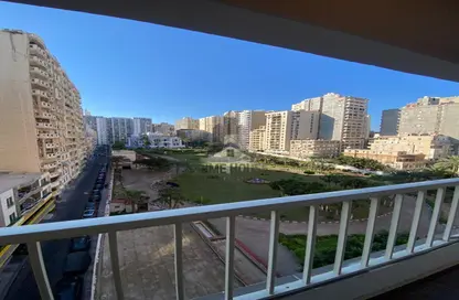 Apartment - 3 Bedrooms - 2 Bathrooms for sale in Mostafa Abou Heif St. - Saba Basha - Hay Sharq - Alexandria