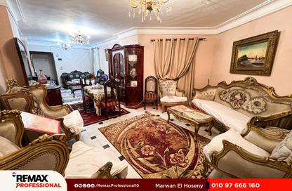Apartment - 2 Bedrooms - 1 Bathroom for sale in Omar Al Mokhtar St. - Janaklees - Hay Sharq - Alexandria