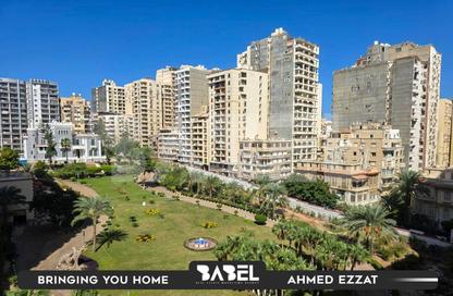 شقة - 3 غرف نوم - 3 حمامات للبيع في سابا باشا - حي شرق - الاسكندرية