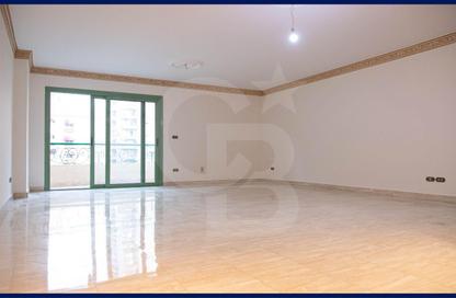 Apartment - 3 Bedrooms - 3 Bathrooms for rent in Mostafa Abou Heif St. - Saba Basha - Hay Sharq - Alexandria