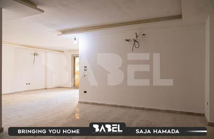 شقة - 3 غرف نوم - 3 حمامات للبيع في شارع رشدي - رشدي - حي شرق - الاسكندرية