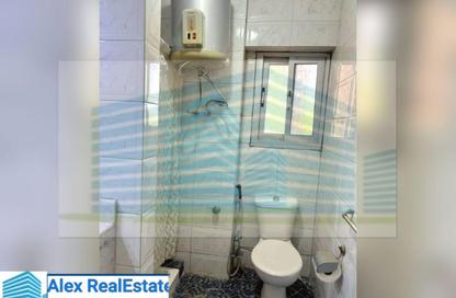 Apartment - 2 Bedrooms - 1 Bathroom for rent in Al Mosheer Ahmed Ismail St. - Sidi Gaber - Hay Sharq - Alexandria