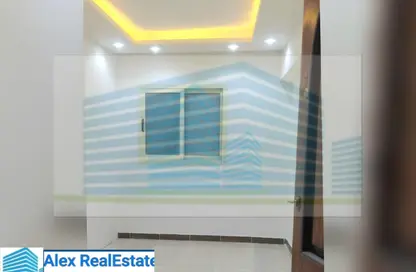 Office Space - 3 Bedrooms - 1 Bathroom for rent in Smouha Square - Smouha - Hay Sharq - Alexandria