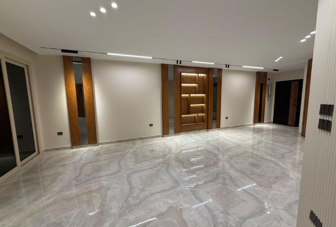 8216001 - Property Main Image