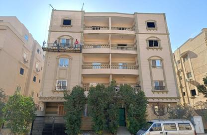 Apartment - 3 Bedrooms - 1 Bathroom for sale in 4th Neighborhood - 5th Area - Shorouk City - Cairo