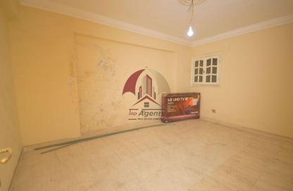 Apartment - 2 Bedrooms - 1 Bathroom for sale in Sporting - Hay Sharq - Alexandria