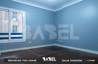 Apartment - 3 Bedrooms - 1 Bathroom for sale in Zezenia - Hay Sharq - Alexandria
