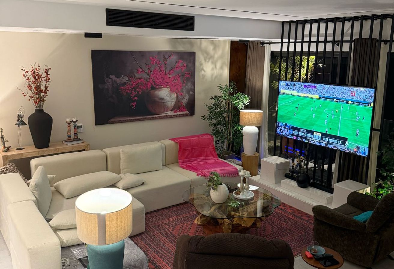 Penthouse Furnished In Lake View With Pool Forsale thumbnail