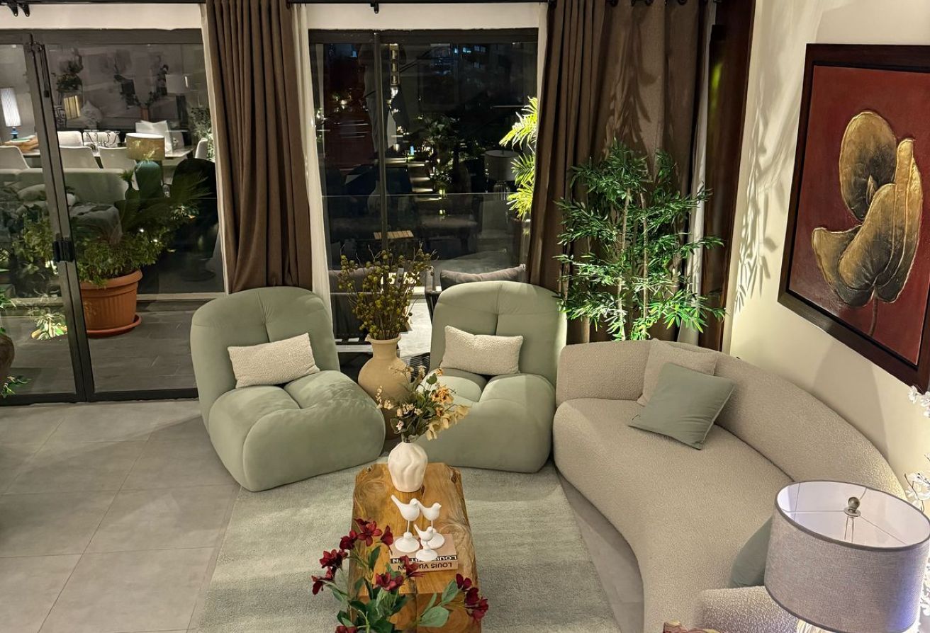 Penthouse Furnished In Lake View With Pool Forsale thumbnail