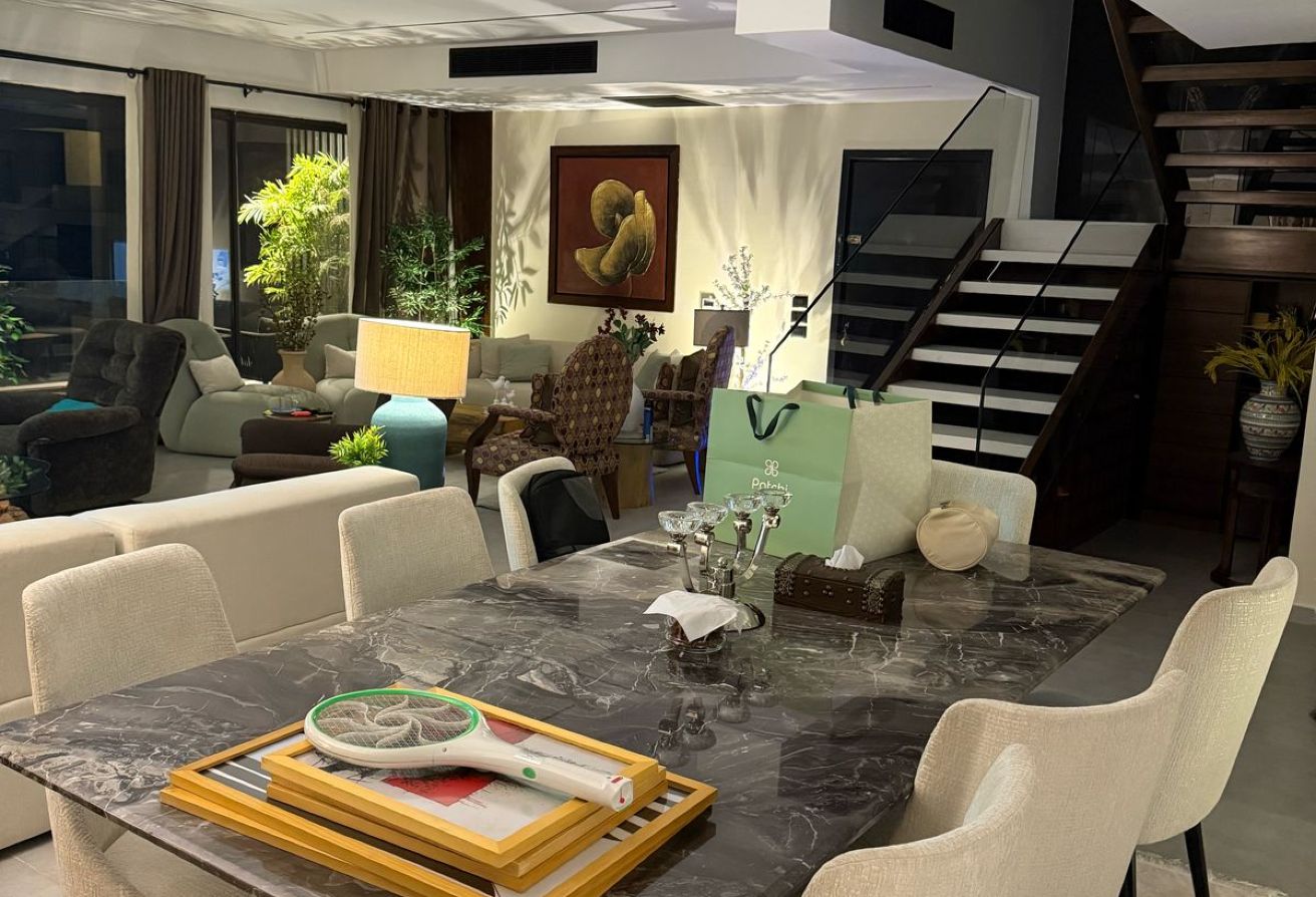 Penthouse Furnished In Lake View With Pool Forsale thumbnail