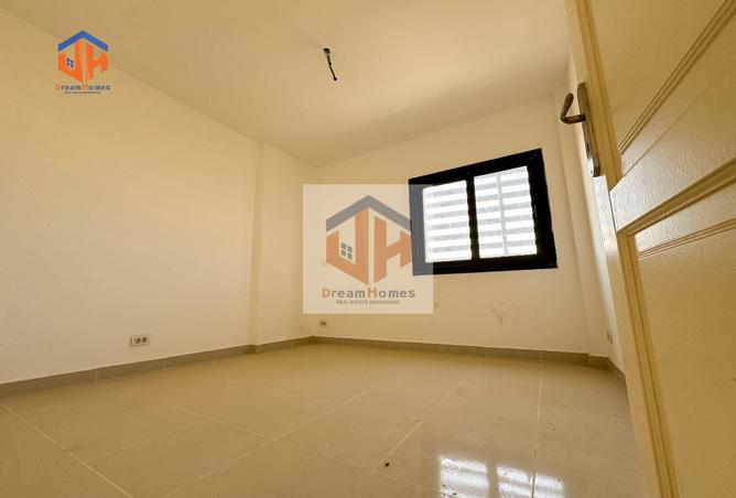 8273530 - Property Image 2