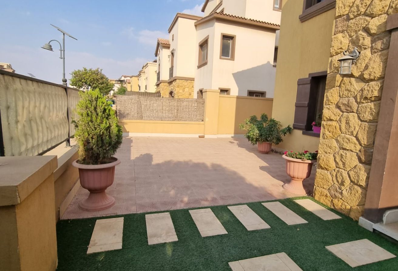 For Rent Twin House In Mivida Super Lux Finishing thumbnail