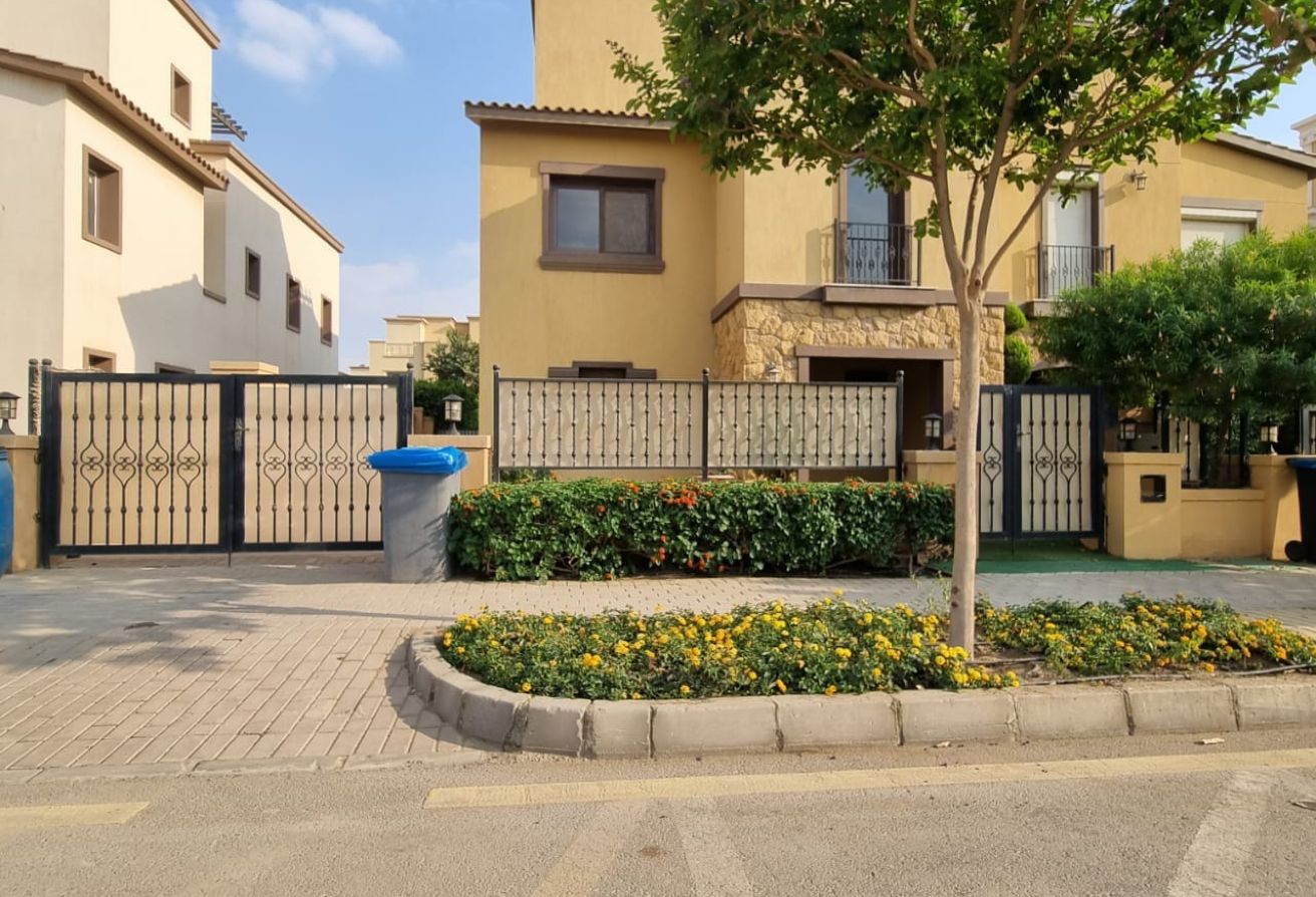 For Rent Twin House In Mivida Super Lux Finishing thumbnail