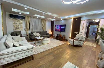 شقة - 3 - 2 للايجار في شارع جزيرة العرب (المهندس حسن حلمي) - المهندسين - الجيزة شقة - 3 - 2 للايجار في شارع جزيرة العرب (المهندس حسن حلمي) - المهندسين - الجيزة