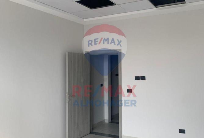 8324300 - Property Image 2