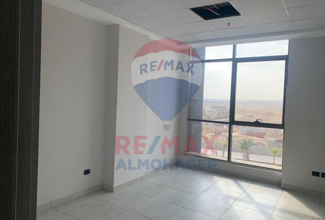 8324300 - Property Image 3