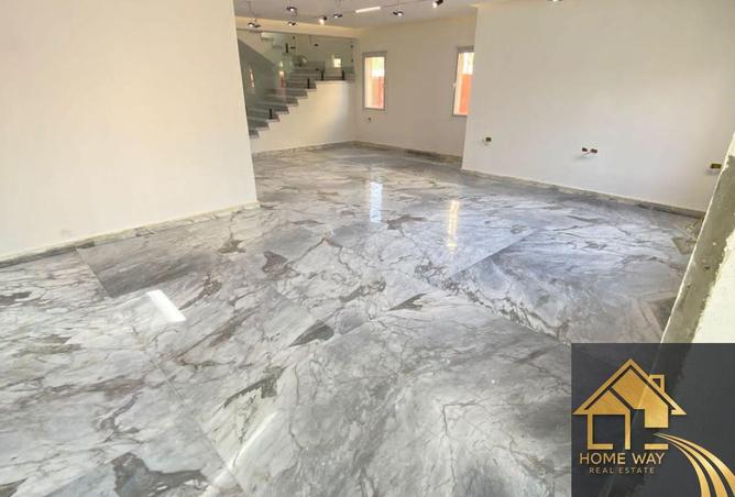 8325492 - Property Image 2