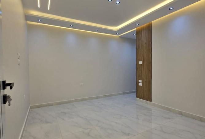 8329719 - Property Image 2