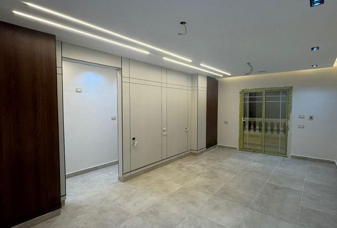 8329937 - Property Image 2