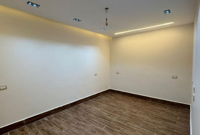 8329937 - Property Image 3