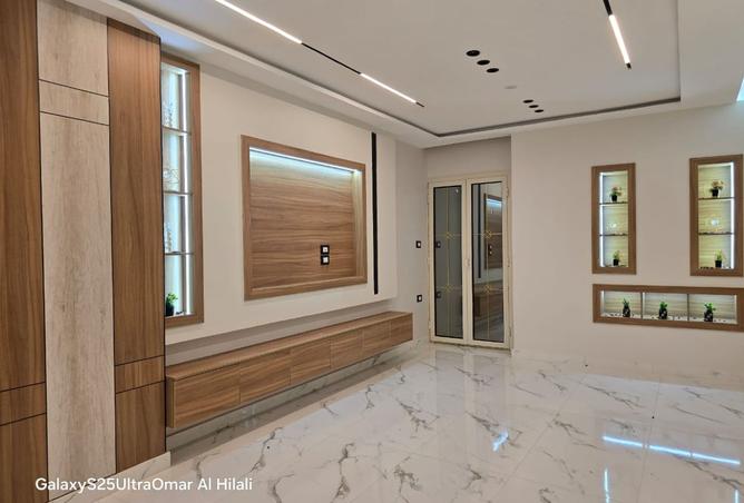 8329982 - Property Image 2