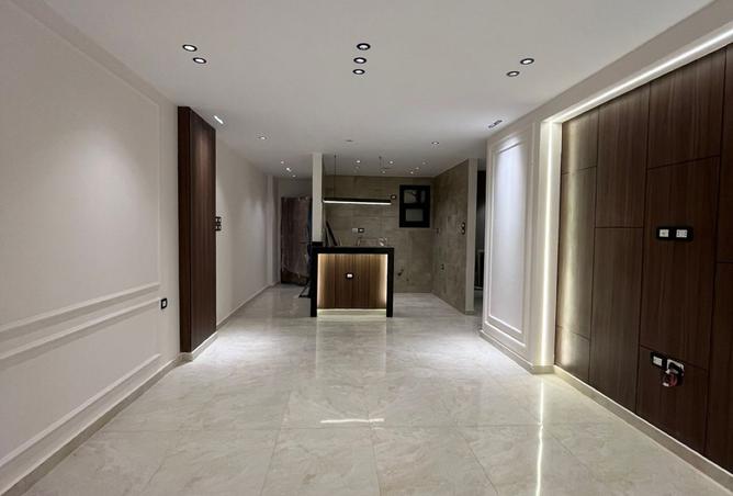 8330035 - Property Image 3