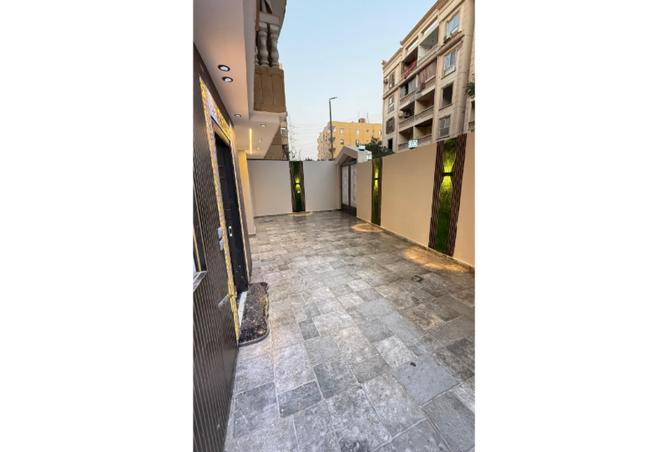 8331001 - Property Image 3